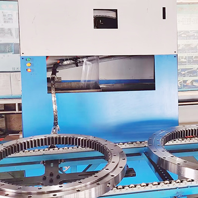 Automatic assembly machine 